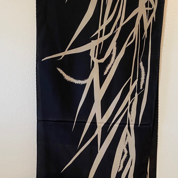 1970’s Minimalist Scarf by Vana - Picture 3 of 6